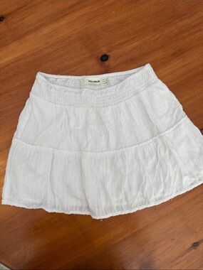 Pull&Bear White Tiered Mini Skirt with Smocked Waist